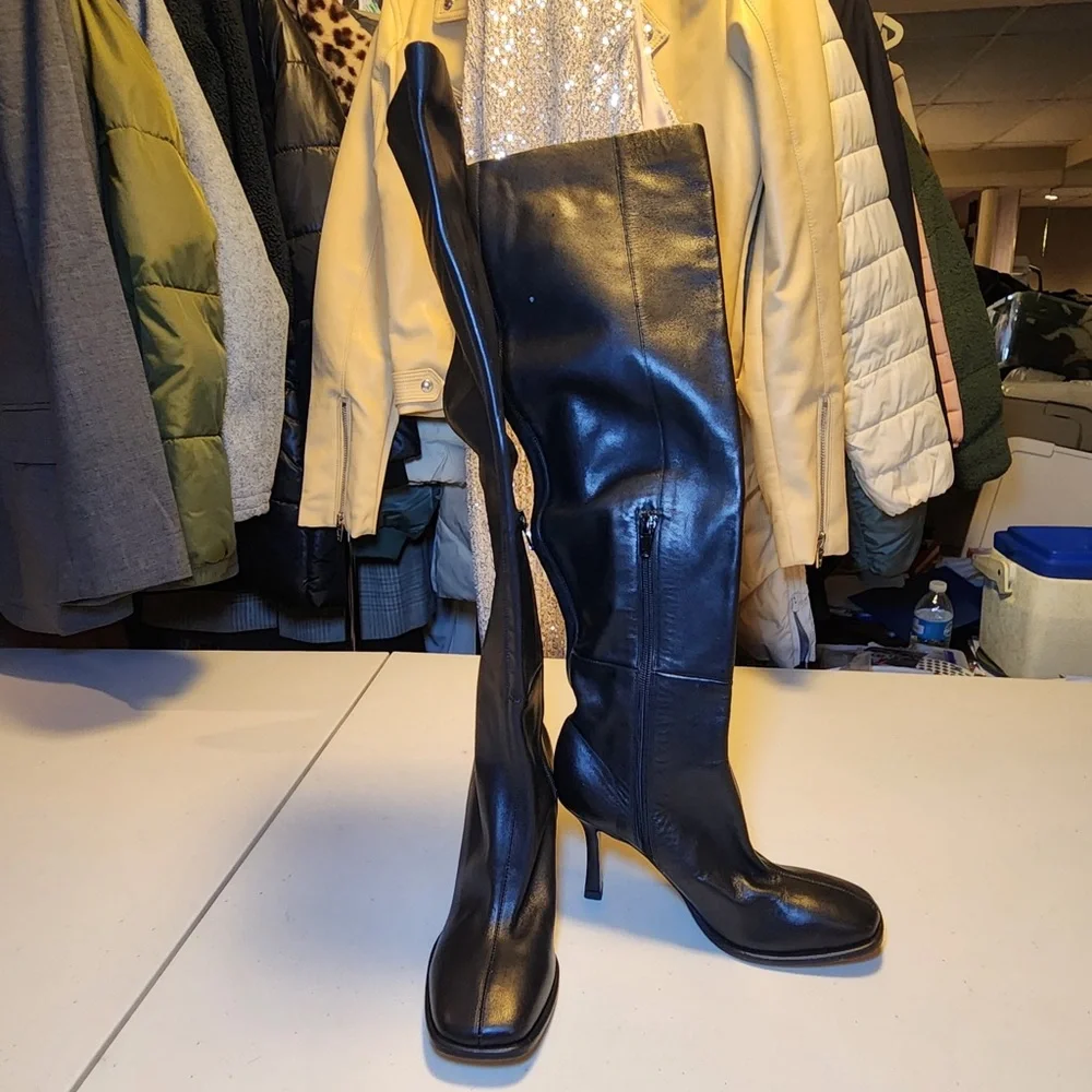 Jeffrey Campbell chic black